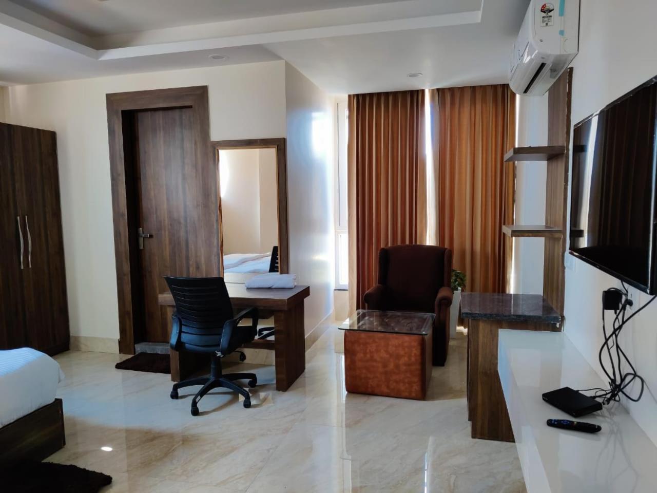 Hotel Maira دهرادون المظهر الخارجي الصورة